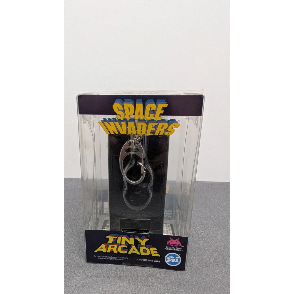 Worlds Smallest Tiny Arcade Space Invaders Mini Handheld Game Keychain Retro